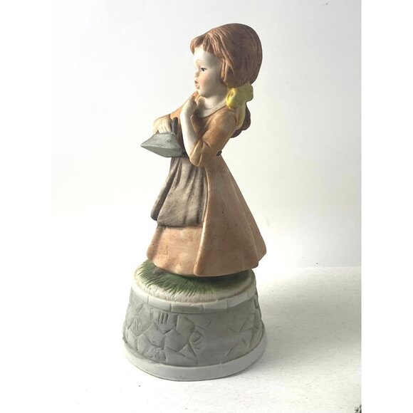 Vintage Musical Porcelain Figurine Of Girl Holding Book Made In Taiwan 7" Tall - Picture 6 of 6